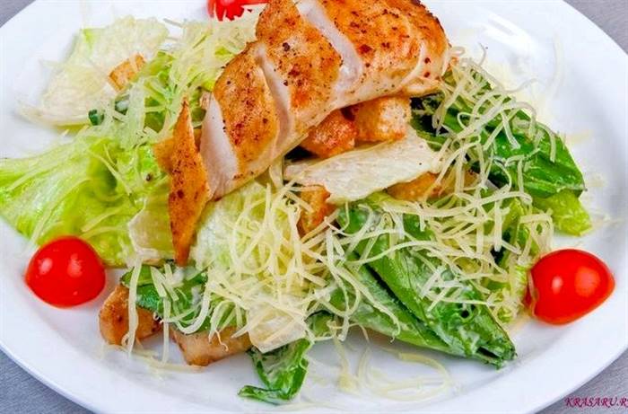 Салат цезар із куркою в домашніх умовах простий курку - на 15-20